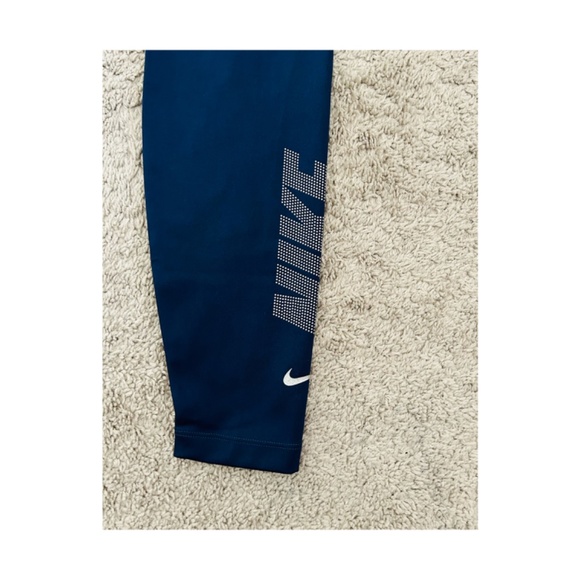 Women’s Nike Gym Set - Picture 10 of 12